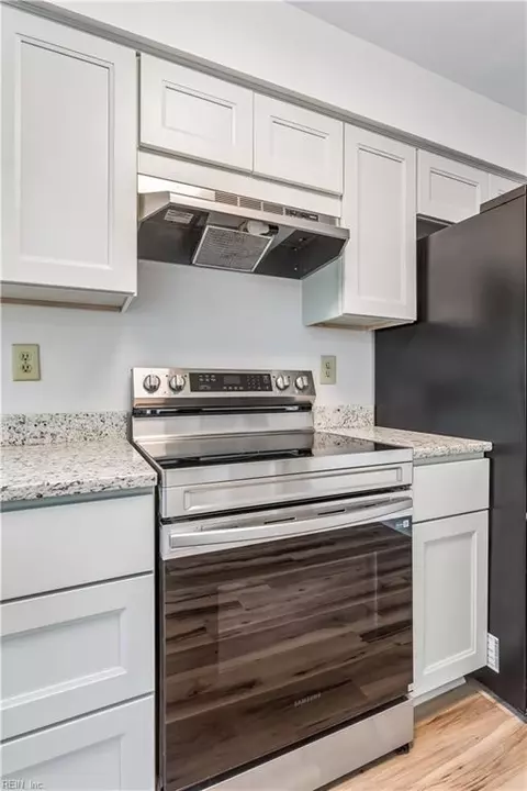 Kitchen - 14 Woodall Dr, Hampton, VA 23666 photo 4 of 6