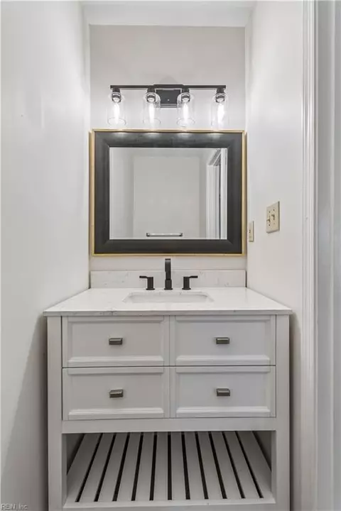 Bath - 14 Woodall Dr, Hampton, VA 23666 photo 1 of 8