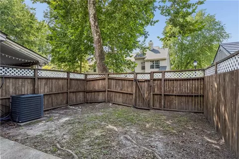 Exterior - 14 Woodall Dr, Hampton, VA 23666 photo 4 of 5