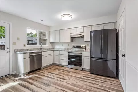 Kitchen - 14 Woodall Dr, Hampton, VA 23666 photo 3 of 6