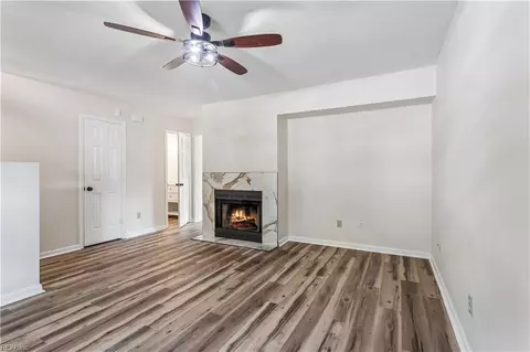 Living - 14 Woodall Dr, Hampton, VA 23666 photo 4 of 5