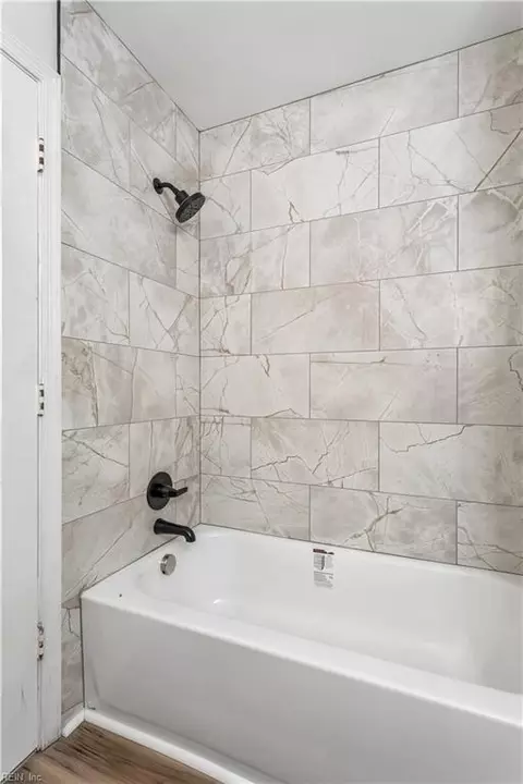 Bath - 14 Woodall Dr, Hampton, VA 23666 photo 7 of 8