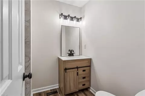 Bath - 14 Woodall Dr, Hampton, VA 23666 photo 6 of 8