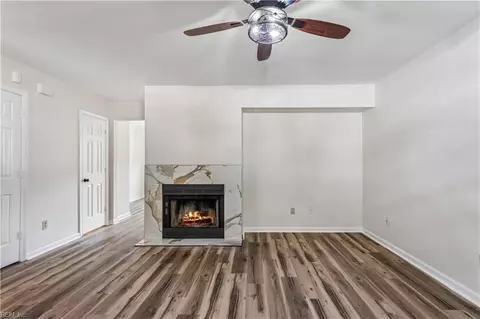 Living - 14 Woodall Dr, Hampton, VA 23666 photo 5 of 5