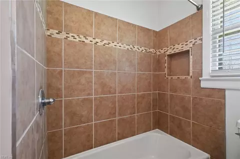 Bath - 5941 Lathan Rd, Norfolk, VA 23502 photo 2 of 3