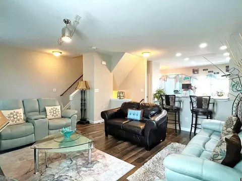 Living - 515 Waterside Dr #117, Hampton, VA 23666 photo 4 of 6