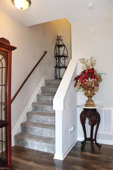 Entry Way - 515 Waterside Dr #117, Hampton, VA 23666 photo 3 of 10