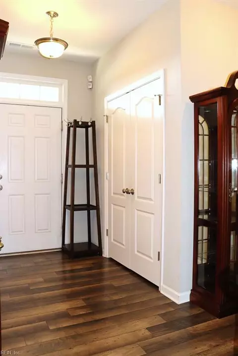 Entry Way - 515 Waterside Dr #117, Hampton, VA 23666 photo 2 of 10