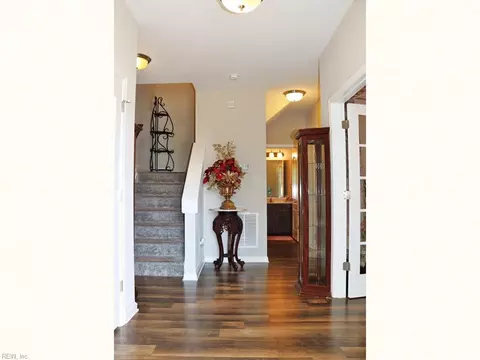 Entry Way - 515 Waterside Dr #117, Hampton, VA 23666 photo 4 of 10