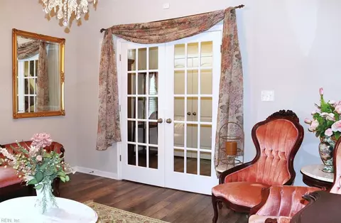Entry Way - 515 Waterside Dr #117, Hampton, VA 23666 photo 8 of 10