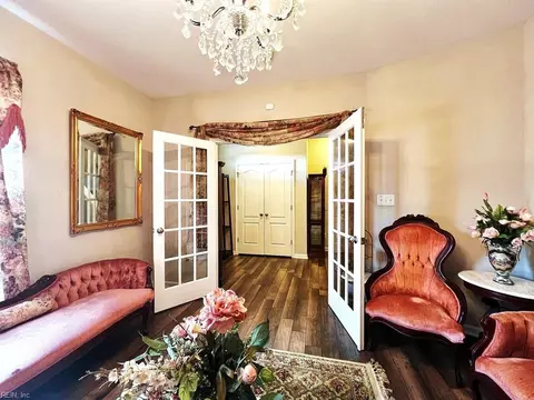 Entry Way - 515 Waterside Dr #117, Hampton, VA 23666 photo 5 of 10
