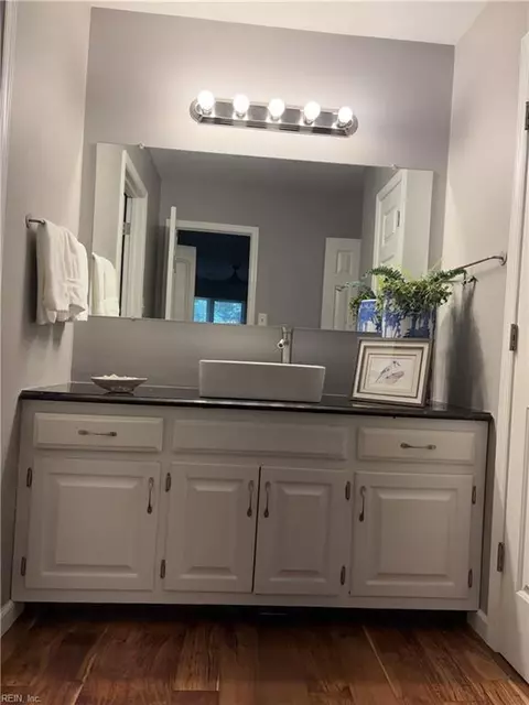 Bath - 520 Spring Trce, Williamsburg, VA 23188 photo 2 of 5
