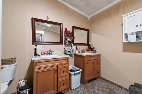 Bath - 6807 Short Ln, Gloucester, VA 23061 photo 2 of 3