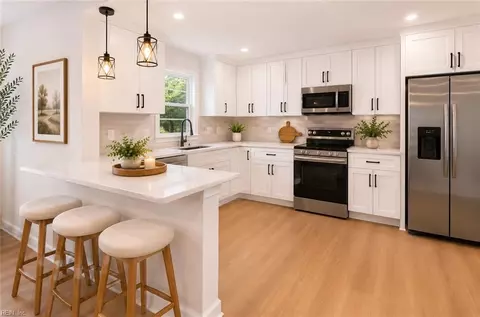 82 Lakeside Dr, Newport News, VA 23606