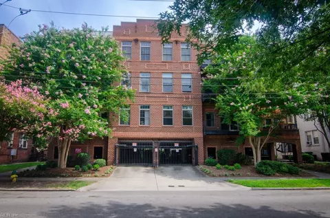 810 W Princess Anne Rd #404, Norfolk, VA 23517