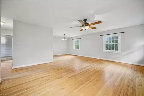 Living - 359 Eppington Cir, Hampton, VA 23669 photo 3 of 4