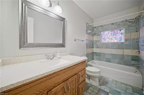 Bath - 359 Eppington Cir, Hampton, VA 23669 photo 1 of 2