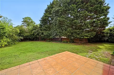 Exterior - 359 Eppington Cir, Hampton, VA 23669 photo 6 of 9