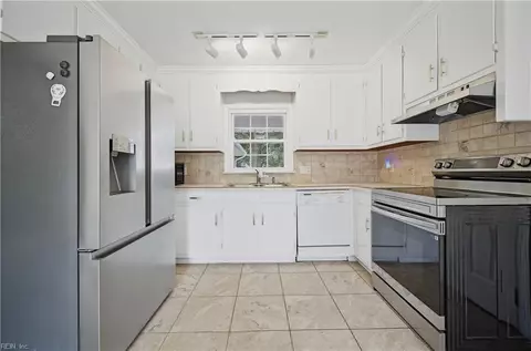 Kitchen - 359 Eppington Cir, Hampton, VA 23669 photo 3 of 3