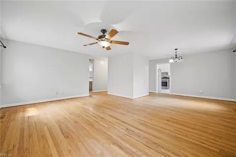 Living - 359 Eppington Cir, Hampton, VA 23669 photo 4 of 4