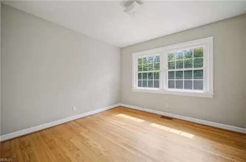 Bedroom - 359 Eppington Cir, Hampton, VA 23669 photo 1 of 7