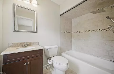 Bath - 359 Eppington Cir, Hampton, VA 23669 photo 2 of 2
