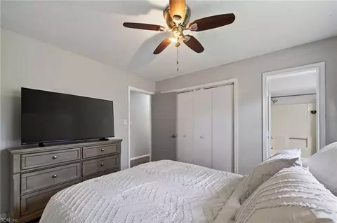 Bedroom - 11 Rosser Dr, Hampton, VA 23669 photo 1 of 2