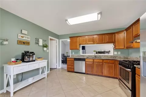 Kitchen - 11 Rosser Dr, Hampton, VA 23669 photo 2 of 3
