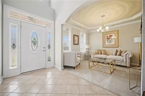 Entry Way - 404 Clara Dr, Chesapeake, VA 23320 photo 2 of 6