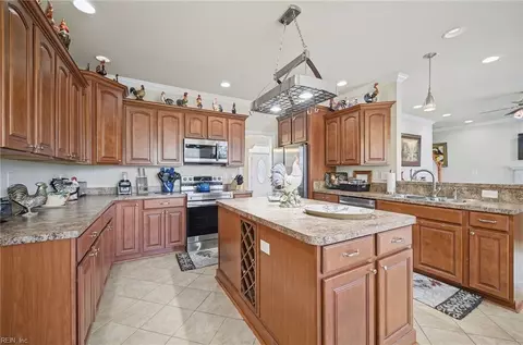 Kitchen - 404 Clara Dr, Chesapeake, VA 23320 photo 2 of 4