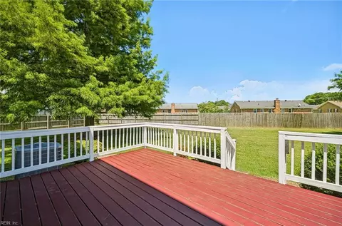 Exterior - 404 Clara Dr, Chesapeake, VA 23320 photo 4 of 11