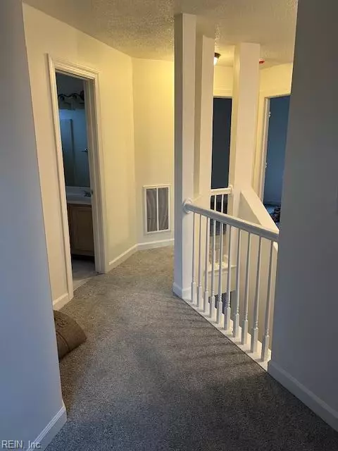 Entry Way - 224 Springbrook Ln, Chesapeake, VA 23320 photo 7 of 7