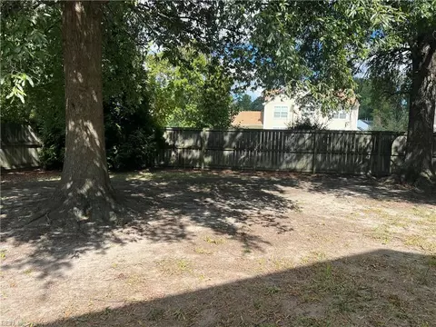 Exterior - 224 Springbrook Ln, Chesapeake, VA 23320 photo 10 of 12