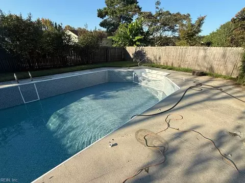 Exterior - 224 Springbrook Ln, Chesapeake, VA 23320 photo 9 of 12
