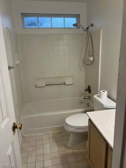 Bath - 224 Springbrook Ln, Chesapeake, VA 23320 photo 3 of 7