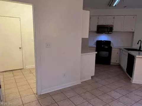 Entry Way - 224 Springbrook Ln, Chesapeake, VA 23320 photo 1 of 7