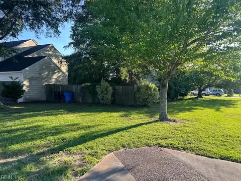Exterior - 224 Springbrook Ln, Chesapeake, VA 23320 photo 6 of 12