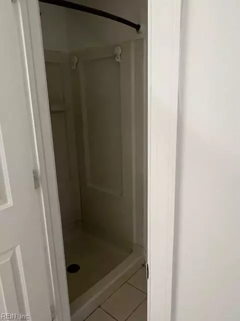 Bath - 224 Springbrook Ln, Chesapeake, VA 23320 photo 6 of 7