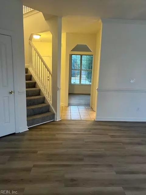 Entry Way - 224 Springbrook Ln, Chesapeake, VA 23320 photo 2 of 7