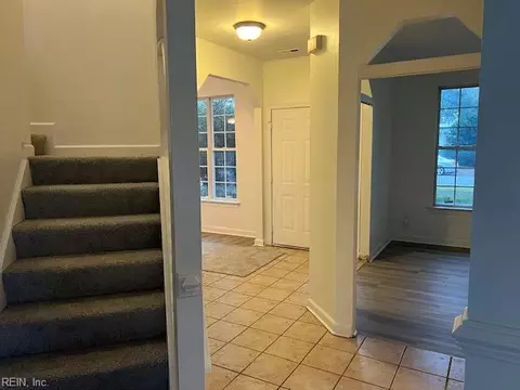 Entry Way - 224 Springbrook Ln, Chesapeake, VA 23320 photo 4 of 7