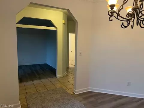 Entry Way - 224 Springbrook Ln, Chesapeake, VA 23320 photo 3 of 7