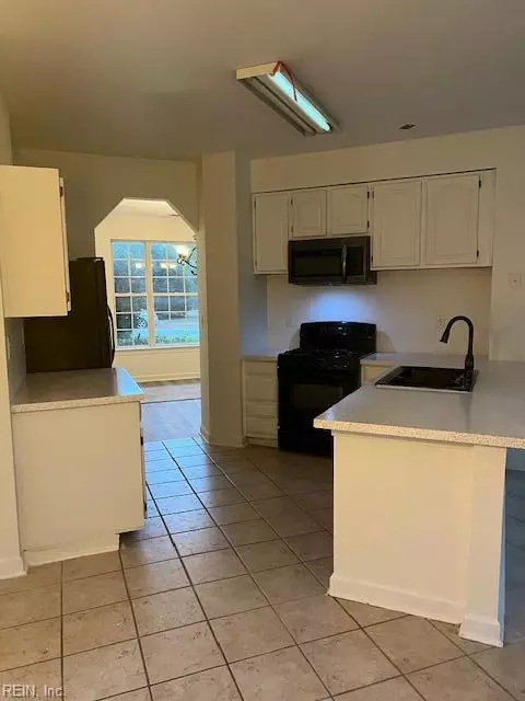 Kitchen - 224 Springbrook Ln, Chesapeake, VA 23320 photo 3 of 3