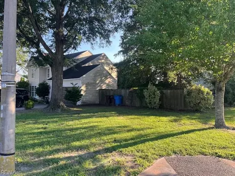 Exterior - 224 Springbrook Ln, Chesapeake, VA 23320 photo 5 of 12
