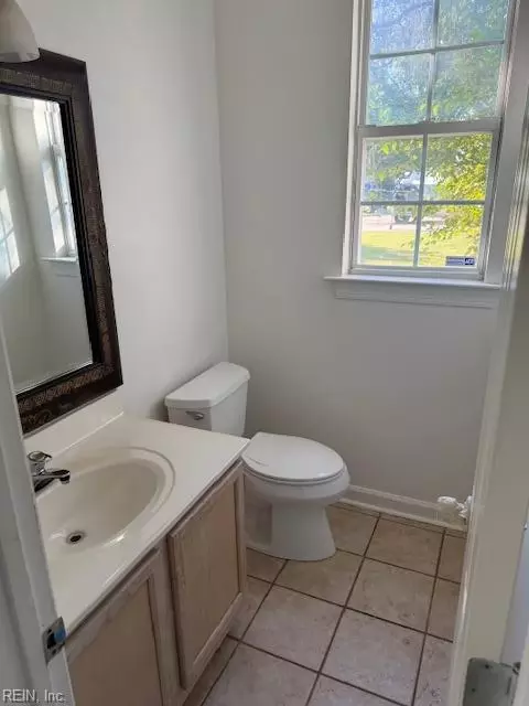 Bath - 224 Springbrook Ln, Chesapeake, VA 23320 photo 2 of 7
