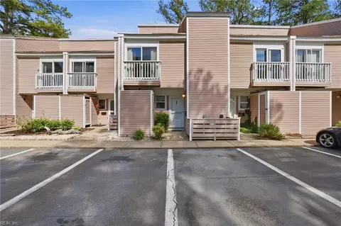 1310 Linkhorn Cir, Virginia Beach, VA 23451