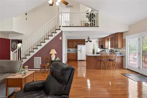 Entry Way - 27 Reflection Ln, Hampton, VA 23666 photo 1 of 3