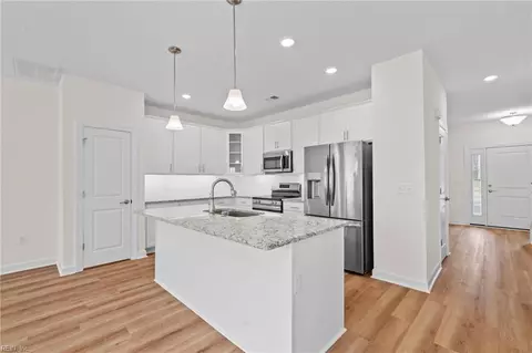 Entry Way - 2015 Guava Ln, Chesapeake, VA 23321 photo 2 of 5
