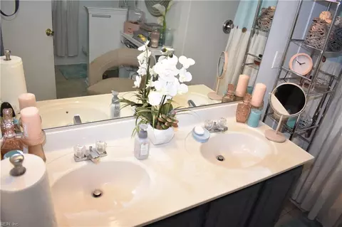 Bath - 46 Angelia Way, Hampton, VA 23663 photo 2 of 3