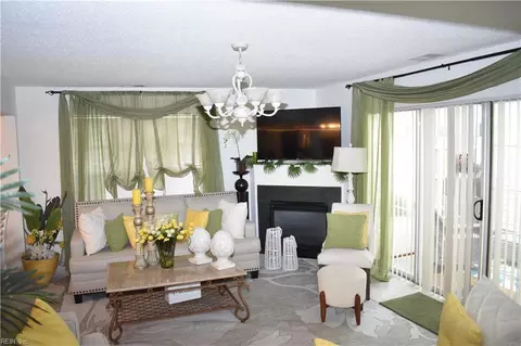 Living - 46 Angelia Way, Hampton, VA 23663 photo 3 of 6