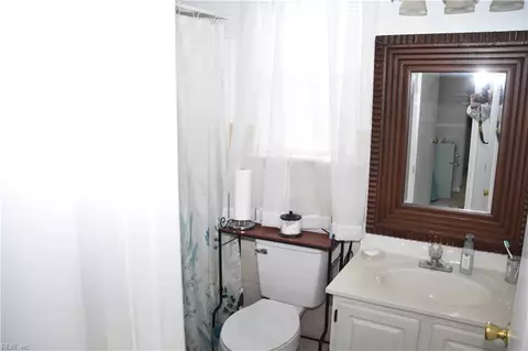Bath - 46 Angelia Way, Hampton, VA 23663 photo 3 of 3